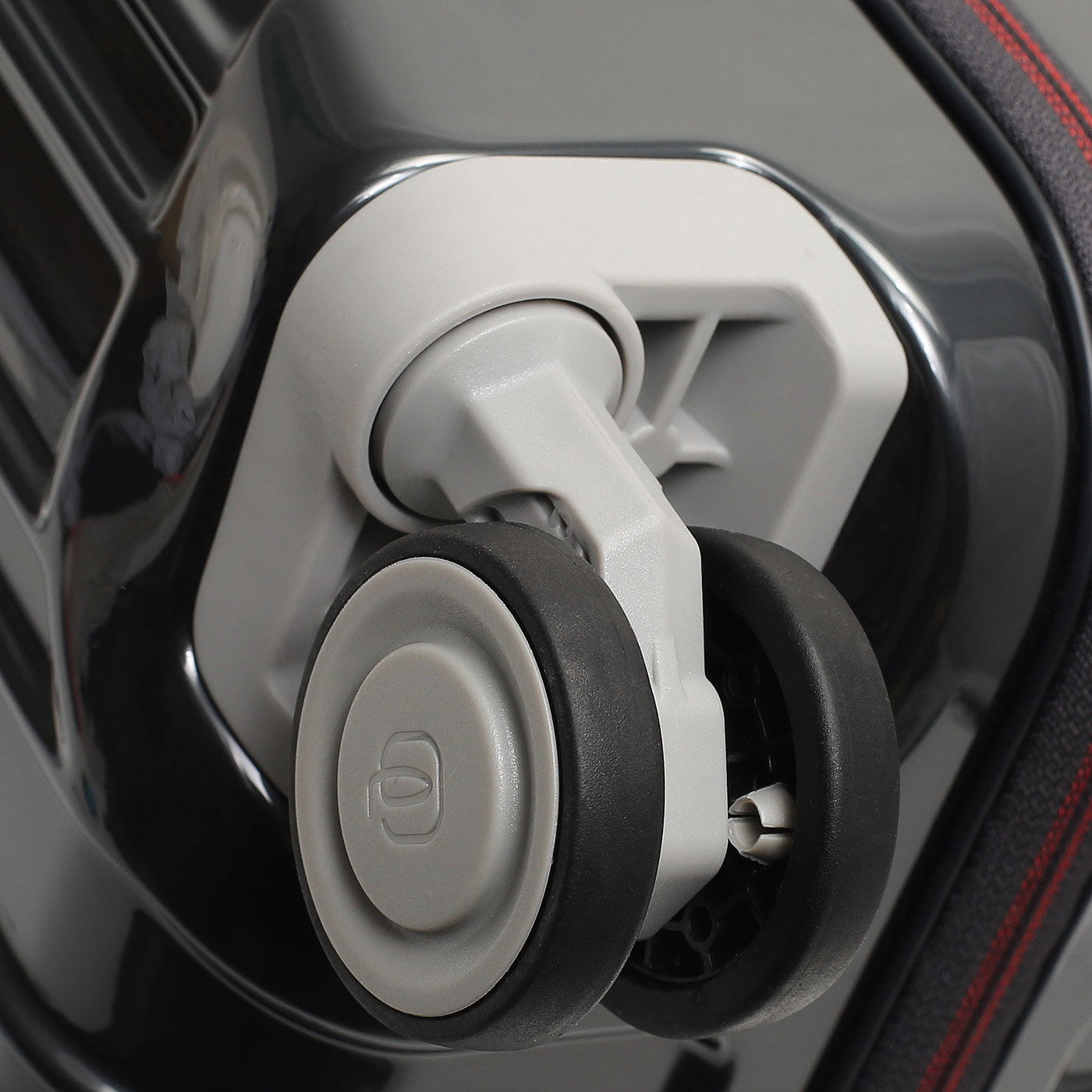 Чемодан для ручной клади из поликарбоната Piquadro PQ Light