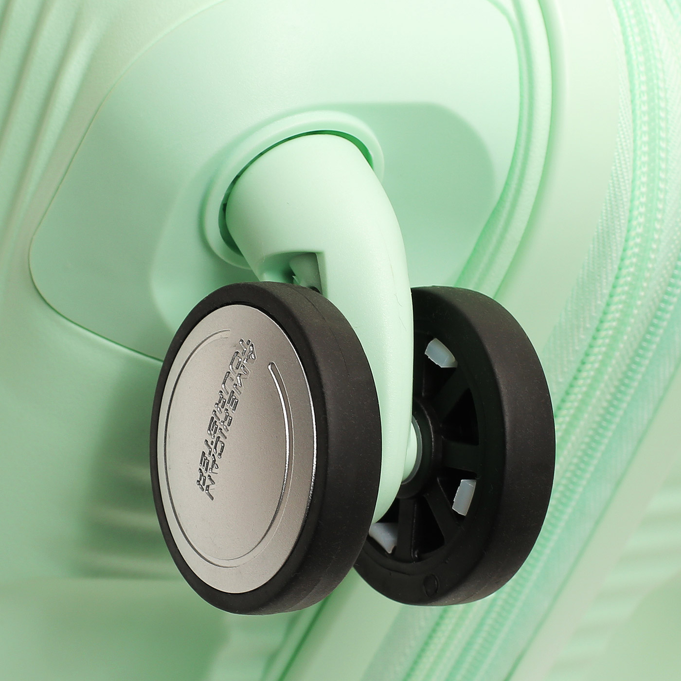 Чемодан для ручной клади из полипропилена American Tourister Soundbox