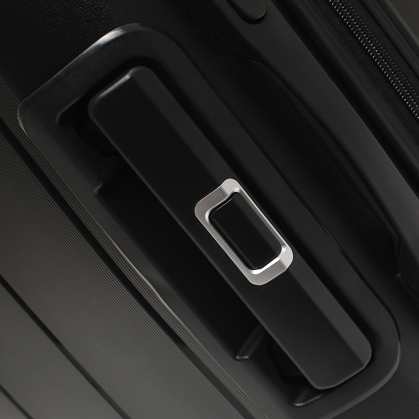 Чемодан средний M из полипропилена Sun Voyage Elite