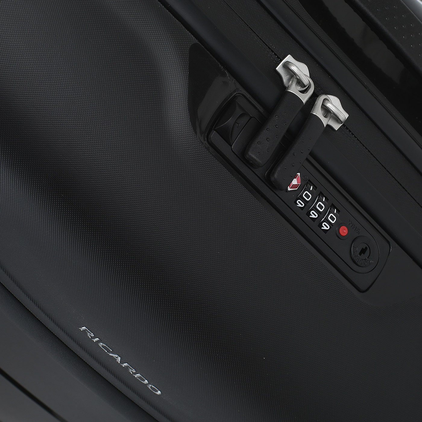 Чемодан средний M из полипропилена с кодовым замком Ricardo Mendocino