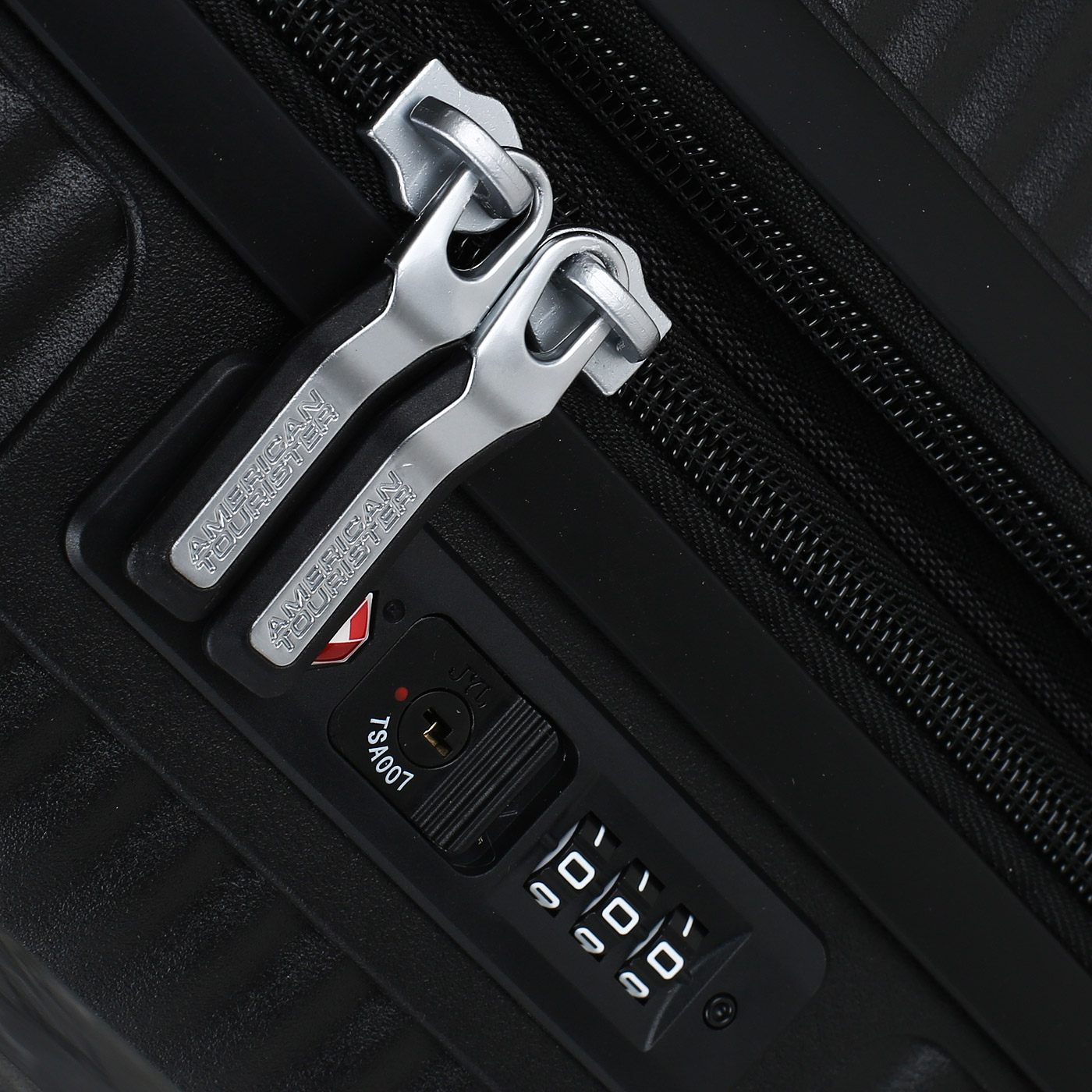 Чемодан для ручной клади из полипропилена с кодовым замком American Tourister Soundbox