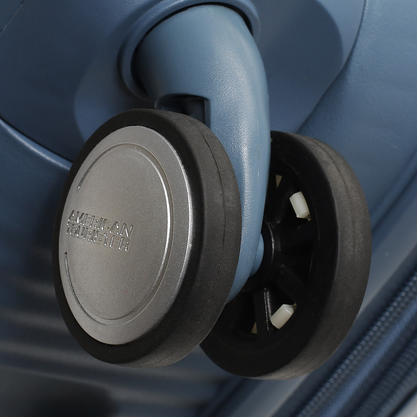 Чемодан на колесах American Tourister Soundbox