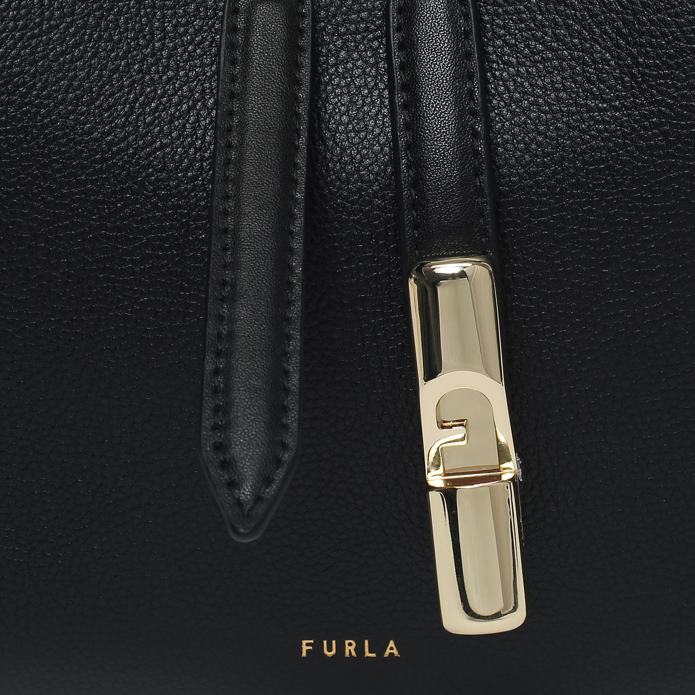 Кожаная сумка Furla Goccia