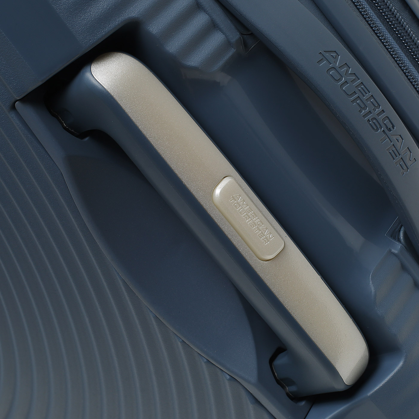 Чемодан на колесах American Tourister Soundbox