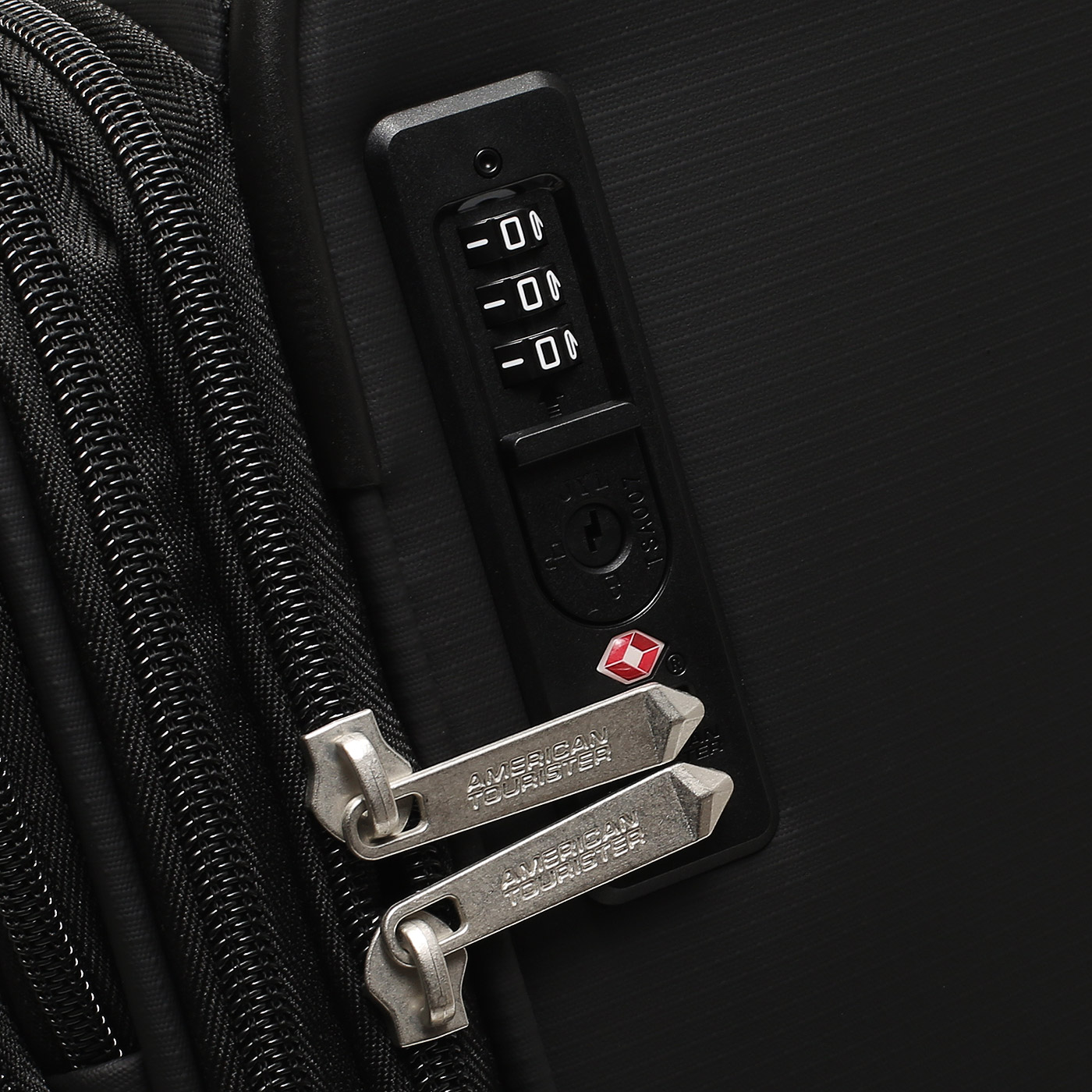 Чемодан средний M тканевый American Tourister Summerride