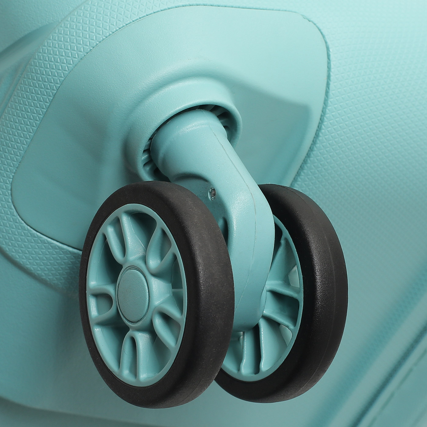 Чемодан большой L из полипропилена American Tourister Airconic