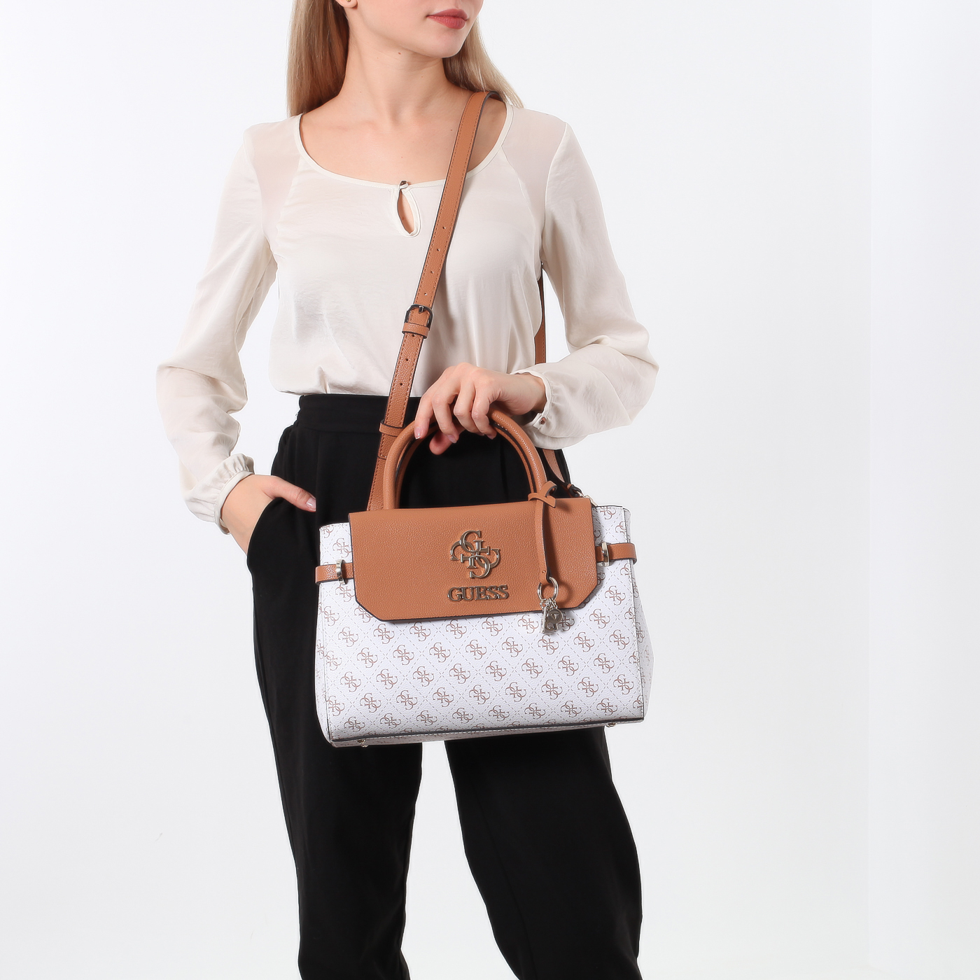 Сумка с плечевым ремешком Guess Esme