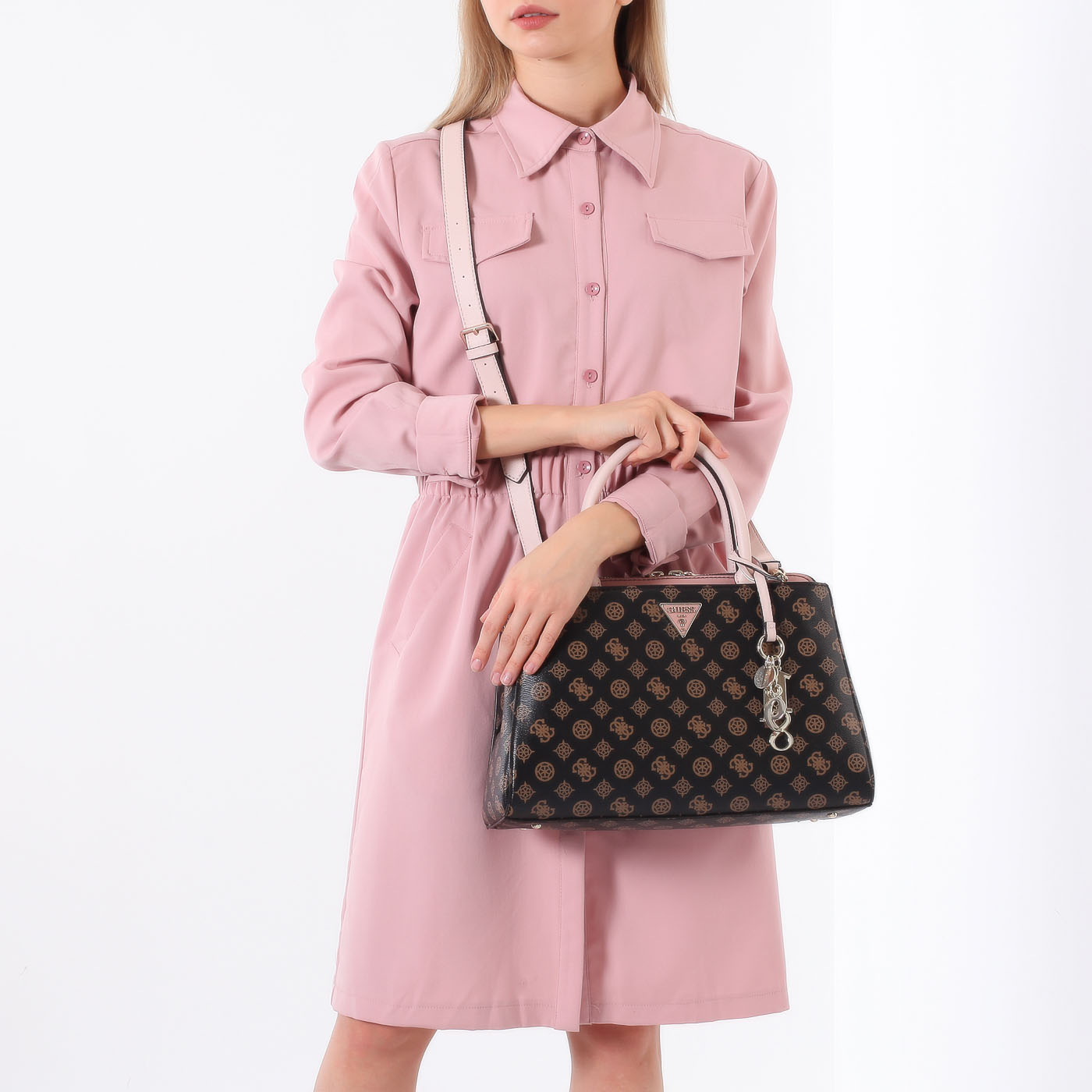 Сумка с брелоком Guess Maddy